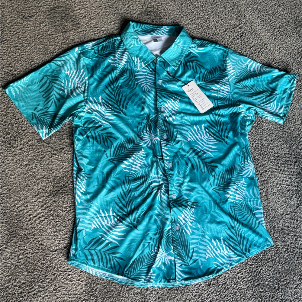 Aptro Button Up Men’s Short Sleeve Shirt. Tropical/Hawaiian Leaf Print. Size M.